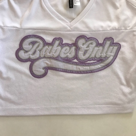 Divided H & M Graphic Crop Top     Medium - Picture 3 of 7